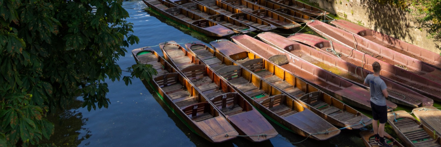 Image of Oxford punts parked up on the river
